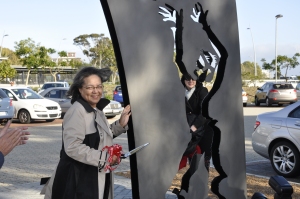 Executive Mayor of Cape Town, Patricia De Lille, opening the public art sculptures at Green Point Track A